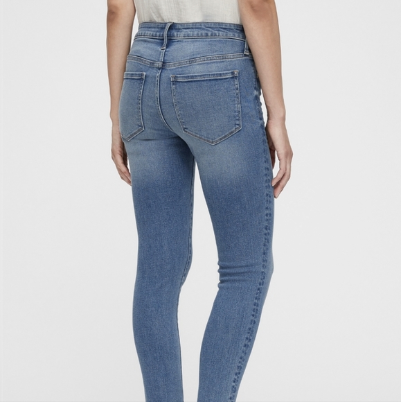 NWOT Gap Medium Wash Skinny Jeans - Picture 2 of 6